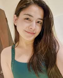 Exercise now, eat later. 🤪 relate? Lol 😅 Workout attire from  @bench.active ❤