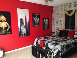 Pin By Prettybougiegirl On Paris Marilyn Monroe Bedroom Paris Room Decor Marilyn Monroe Room
