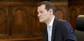 Le conseil d'etat, la plus haute juridiction administrative, doit se pencher lundi sur la fermeture des cinémas et théâtres, prolongée au moins jusqu'au 7 janvier pour lutter contre la pandémie de coronavirus. Geneve Le President Du Conseil D Etat Prie De S En Aller Tambacounda Info