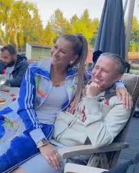 As a footballer, he played among others for steaua bucharest and romanian representative. Anamaria Prodan Prima ReacÈ›ie DupÄƒ Ce LaurenÈ›iu Reghecampf A AnunÈ›at DivorÈ›ul Eu Am BÄƒrbat De LÄƒsat Wowbiz