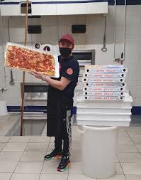 La ricetta originale con antonio fiore e domingo schingaro dopo la mini serie sulla focaccia genovese si è alzato un coro unanime: Bari Il Panificio Fiore Dona Alcune Ruote Di Focaccia A Medici E Infermieri Del Policlinico