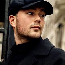 Así es Caspar Vaughn, el atractivo hijo de Claudia Schiffer, que cumple 21  años