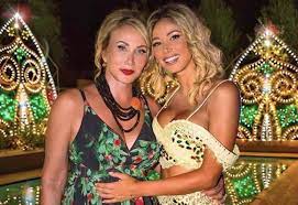 Ofelia castorina, madre di diletta leotta, interviene sul gossip sulla relazione tra la figlia e francesco monte: Diletta Leotta Festeggia La Mamma Chi E Ofelia Castorina Video