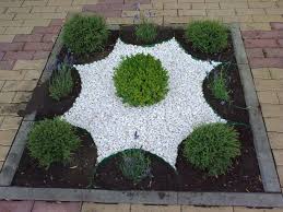 Steinbeet Gestaltung 22 Bilder Und Ideen Fur Pflanzen Gartensteinbeet Immergrunepflanzen Gartengestaltung Fabelhaft Range Steinbeet Pflanzen Gartendekor