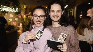 Eva burešová, eva holubová a marek lambora zapózovali, a přispěli tak, pro charitativní psí kalendář. Pohledny Pritel Se Jako Nahradni Tatka Osvedcil Uvazuje Hvezda Slunecne O Dalsim Diteti Super Cz