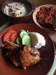 Ayam Goreng Bacem Dan Sambal Bajak Ayam Goreng Makan Malam Makanan Dan Minuman