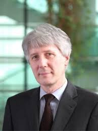 A passenger model for simulating boarding and alighting in spatially  confined transportation scenarios