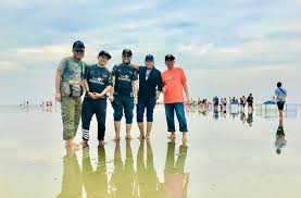 And they have a surau (or prayer room) for their muslim patrons and a. Sky Mirror Kuala Selangor Destinasi Popular Dan Trending Pantai Persis Cermin Di Tengah Laut I Luv Evrything About