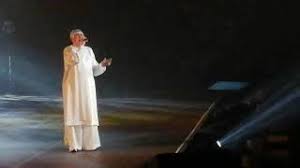 Provided to youtube by believe sasla vetrina · renato zerola vetrina℗ tattica s.r.l.released on: Renato Zero La Vetrina Live Zero Il Folle In Tour 03 11 19 Youtube