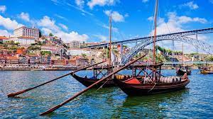 Din punct de vedere geografic și cultural prezintă caracteristici specifice care o diferențiază de vecina spanie. Eszak Portugalia Porto Idegenvezeto Utaskisero Product Service Porto Portugal Facebook 941 Photos