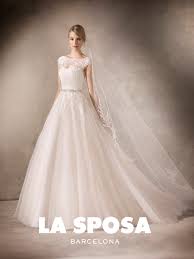 La collezione blumarine sposa 2021 si veste di contemporaneità, coniugando il savoir faire sartoriale italiano ad una femminilità sensibile e carismatica. Collezione Abiti Da Sposa La Sposa 2017