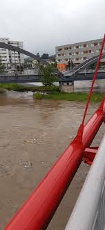 In stansstad ist der dorfplatz aufgrund des wasserstandes großräumig abgesperrt. Hochwasser Alarm Erste Flusse Treten Uber Die Ufer Wetter At