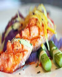 Plancha De Saumon Aux Asperges Pour 4 Personnes Recettes Elle A Table Recette Recettes De Cuisine Recette Plancha Recette