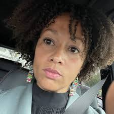 Karyn Lee's Instagram, Twitter & Facebook