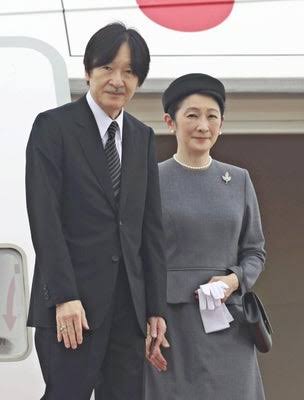 秋篠宮ご夫妻、ノルウェー前国王の葬儀参列のため羽田空港を出発 : 読売新聞