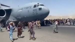 The chaotic scenes monday at hamid karzai international. 3jbyvmezpep0om