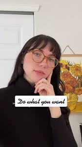 Lisa Colucci's Instagram, Twitter & Facebook