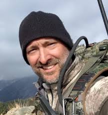 Are Hunting Dogs Better When Kept Indoors or Outdoors?