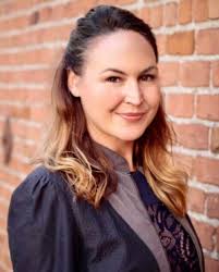 Stephanie Buxbaum's Instagram, Twitter & Facebook