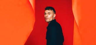 Ingen kommer undan (inte ens i sverige). Oskar Linnros Renews Deal With Umpg
