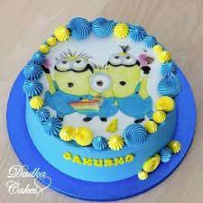 Use the butter cream to sandwich the cakes together and to spread onto the body of the minion, using a pallet knife as smoothly as possible. Minions Cake Cake By Dadka Cakes Cakesdecor