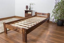 Wenn sie über einen entsprechend großen raum verfügen oder wenn mehrere personen in einem bett platz finden sollen, setzen sie besser auf liegeflächen von 140 x 200 cm, 160 x 200 cm, 180 x 200 cm. Bett 80x200