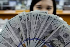 Nilai tukar mata uang asing di pasar dunia selalu berubah mengikuti arus perdagangan dunia, kebijakan finansial dan ekonomi negara yang bersangkutan, serta faktor lainnya. Perdagangan Indonesia Malaysia Thailand Pakai Uang Lokal