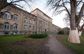 Die bewertung für ärzte für innere medizin in kiel beträgt durchschnittlich 8,4 von 10 punkten. Campusrundgang Kiel Mein Studienort Via Medici