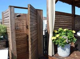 70 Idees Inspirantes Pour Le Design De La Douche De Jardin Douche De Jardin Douche Exterieure Cabine De Douche Exterieure