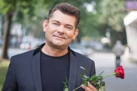 Zenek martyniuk dba o swoją mamęźródło: Zenek Martyniuk 48 Elemente Spielen Sie Puzzle Kostenlos Auf Puzzle Factory