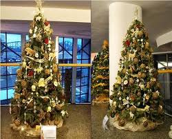 A Christmas Tree Decorated With Filipiniana Inspired Ornaments And Trimmings Of Buri And Capiz Bagged The 2 Christmas Tree Christmas Tree Decorations Christmas