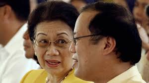 Filipinler'in efsanevi ismi corazon aquino ile benigno ninoy aquino jr.'ın tek oğluydu. Wjrclcchijibnm