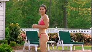 Descubre imágenes de {{searchview.params.phrase}} por familia de colores. 30 Of The Best On Screen Bikini Moments In History