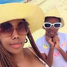 Maggie Christopher żiedet ritratt ġdid.