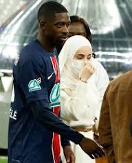 La haine des réseaux pour Ousmane Dembele et sa femme, alors qu'ils sont beaux ensemble !!! Ce pays ne changera jamais avec l'islamophobie #ousmanedembele