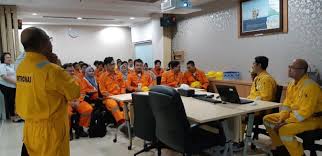 Berkaryalah untuk kemajuan indonesia menteri energi dan sumber daya mineral (esdm) ignasius jonan melakukan kunjungan kerja ke sekolah tinggi energi dan mineral (stem) akamigas di cepu, blora, jawa tengah, dan lapangan minyak dan gas bumi banyu urip di bojonegoro, jawa timur, jumat (20/1). Mahasiswa Stem Akamigas Kunjungi Pc Ketapang Ii Ltd Lapangan Bukit Tua Onshore Receiving Facility Umum