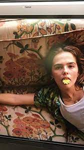 Zoey Deutch In Flower 2017 Zoey Deutch Zoey D Zoey