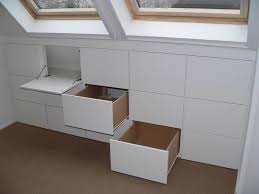 under eave storage kast schuine wand knieschotten en zolder kast