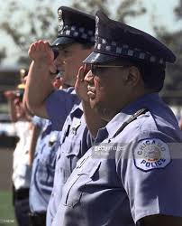 Chicago Police Officers Salute During The Entombment Service For Chicago Police Officer Michael Ceriale Chicago Police Officer Police Officer Fallen Officer