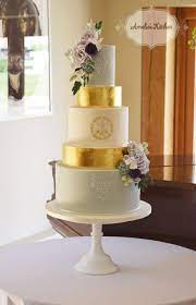 Pin By Mrs Me On Cake Art In 2020 Cake Decorating Classes Wedding Cakes Cake Decorating