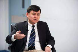 张文宏危险了。 那些针对他口诛笔伐的声浪，在网上形成一股无形的力量。 做好一个圈，等着张文宏医生往里跳。 自从疫情中发声成了网红医生，张文宏虽然经常在网上科普发言，始终谨小慎微。 乌合之众里，人红是非多。一个不小心，可能就会被浪拍死。 Bhoq1diyq1ns7m