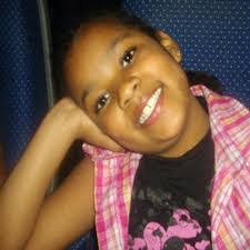 Esther Peres's Instagram, Twitter & Facebook