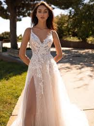 Informal Wedding Dresses Long Brown Wavy Hair Dress Made Of Tulle And Lace V Neckl Casual Beach Wedding Dress Informal Wedding Dresses Wedding Dress Chiffon