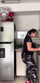 LAURA MARTÍNEZ Y SU CULOTE POSTIZO - EPORNER