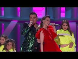 Belinda Y Horacio Palencia Amor A Primera Vista En Premios De La Radio 2019 Youtube En 2020 Premios De La Radio Vestidos Prom Amor A Primera Vista