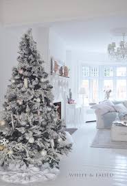 Pinterest Lovelydasani White Christmas Trees White Christmas Decor White Christmas Tree Decorations