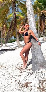 Dér heni is a popular hungarian artist/band, better known with the songs: Der Heni Photos Facebook