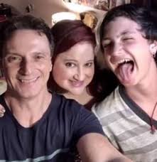 Dirigia simultaneamente duas novelas, uma com o nome trocado, para não parecer que o cast da globo era fraco. Daniel Mastral Lamenta Suicidio Do Filho De 15 Anos Fe Pleno News