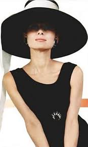 Breakfast At Tiffany S Watch Online In English With Subtitles Audrey Hepburn Audrey Hepburn Pictures Hepburn Style Audrey Hepburn Style