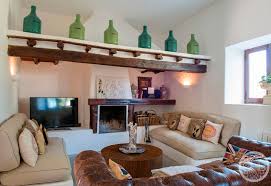 Te damos las claves para lograr una casa de campo de revista, de las que invitan a relajarse, más allá del estilo rústico. Cuatro Claves Para Decorar Una Casa De Campo